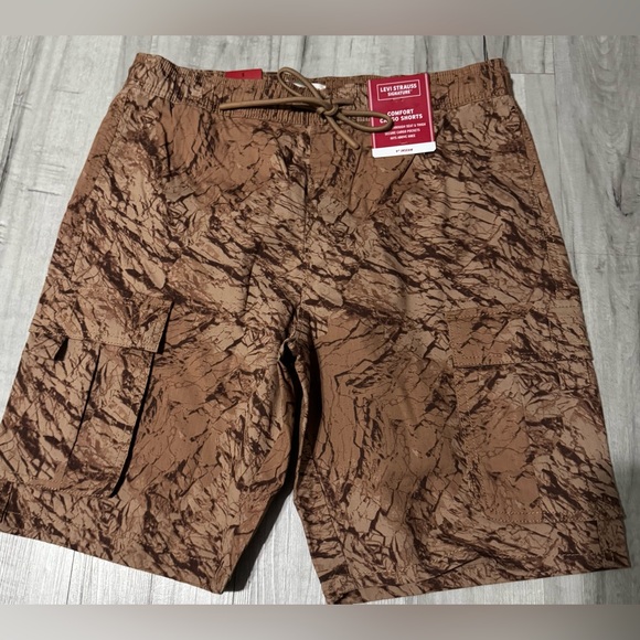Levi's Men's Textured Brown Cargo Shorts - Picture 1 of 4